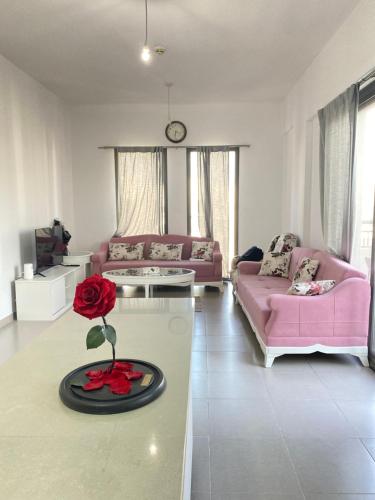 Lovely calm 3BR Apt Easy Accessibility to central Dubai with huge balcony and pool view Town Square, Dubaï (photo 4)