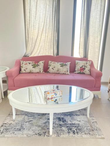 Lovely calm 3BR Apt Easy Accessibility to central Dubai with huge balcony and pool view Town Square, Dubaï (photo 6)