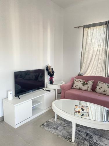 Lovely calm 3BR Apt Easy Accessibility to central Dubai with huge balcony and pool view Town Square, Dubaï (photo 5)