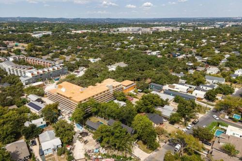 NEW 4 BDRM I Heated Pool Prime Location Mins to DT - Tap to explore photos