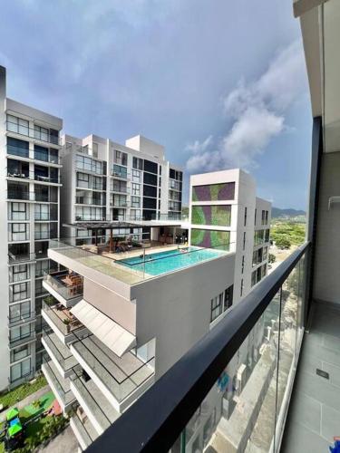 Moderno apto cerca a la playa