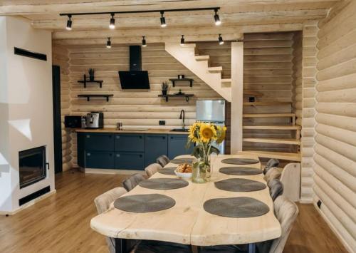 4 bedrooms, 5 beds