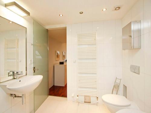 Luxury Penthouse Apartment - image 2