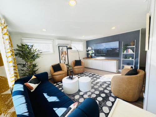 Spacious Poolside Boston Stay Sleeps 8 Pet Friendly in ฟรามิงแฮม (MA)