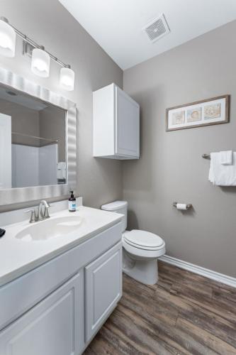 Walk to Beach Heated Pool BBQ Area Balcony Island