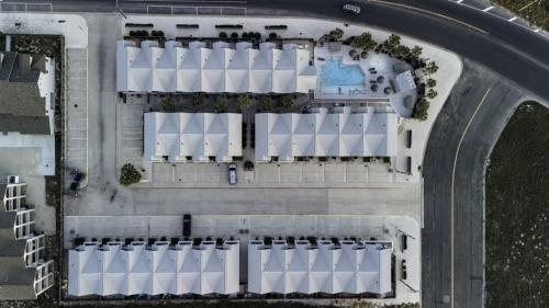 Walk to Beach Heated Pool BBQ Area Balcony Island