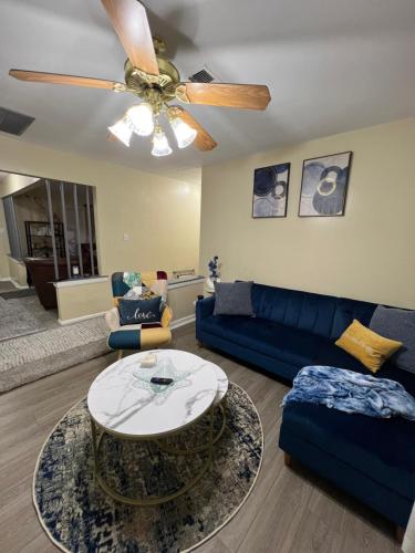 Pub/Lounge, Changing Places Executive Housing near Hinkle Fieldhouse