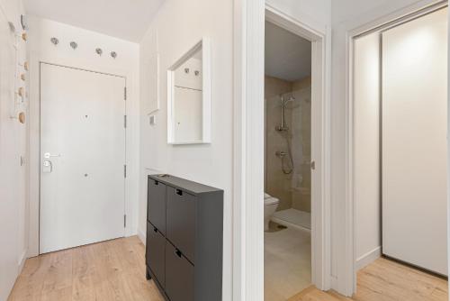 One-Bedroom Apartment with City View image 10