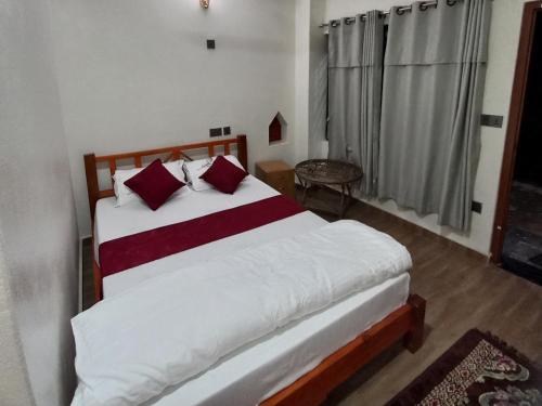 Double Room with Mountain View image 5