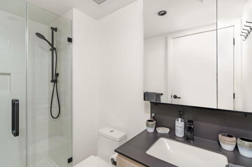 Stylish & Modern 2-Bedroom Apartment in Vancouver, Canada