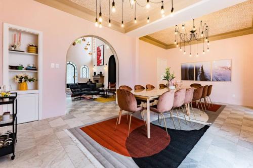Artistic Haven in Roma Norte with Outdoor Dining - image 5
