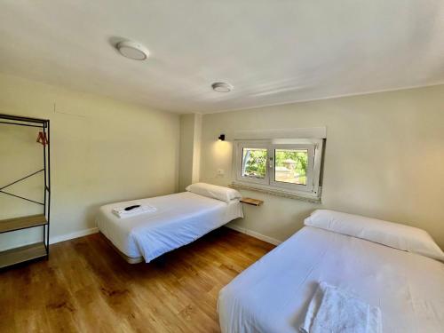 2 twin beds