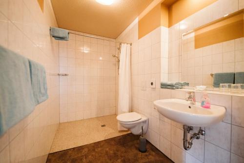 Bathroom, Landgasthof Schlotmann in Welver