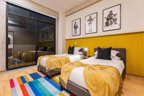Stylish Haven w/ Balcony Steps to Jazz Bar & Cafes - image 4