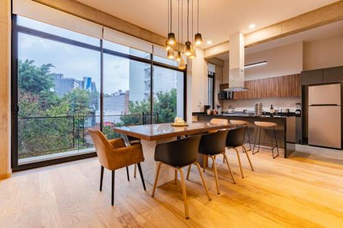Spacious Roma Norte Loft with Art & City Views - image 5