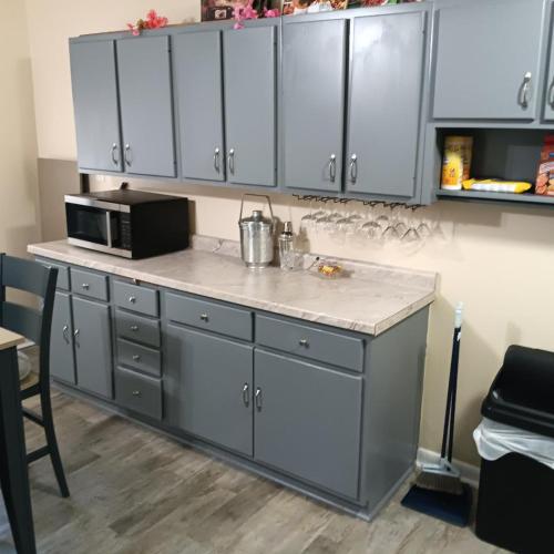 Pub/Lounge, Changing Places Executive Housing near Hinkle Fieldhouse