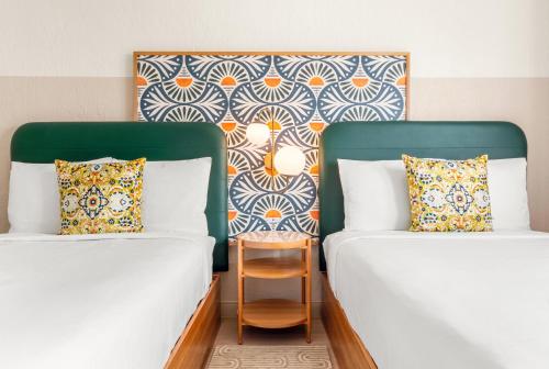 Deluxe Double Room image 10