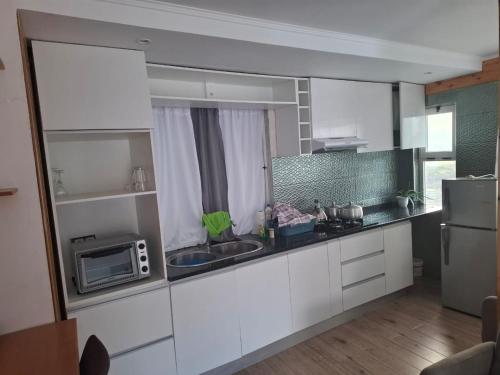 Küche, Brisa Mar Apartamento in Pedra Badejo