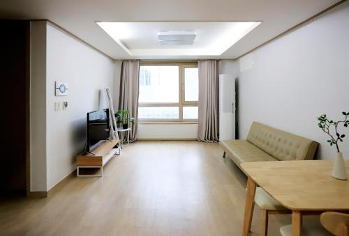 Yoksam Apartment 40m 2 Bedrooms 1 Private Bathrooms, Seul
