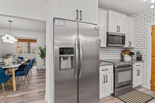 HotTub, FirePit, Pets, Pool Table, Outdoor Dining in Naples (NC)