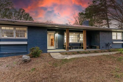 HotTub, FirePit, Pets, Pool Table, Outdoor Dining in Naples (NC)