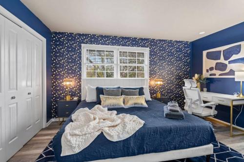 HotTub, FirePit, Pets, Pool Table, Outdoor Dining in Naples (NC)