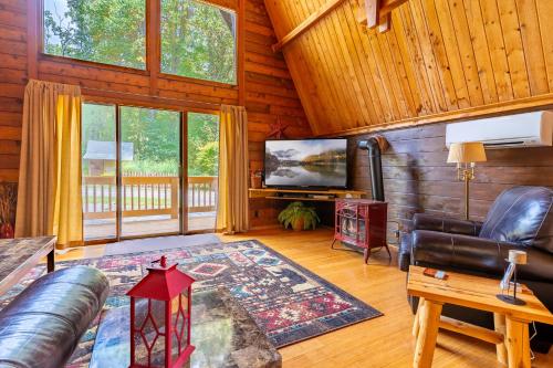 Rustic Fancy Gap Vacation Rental with Fire Pit in Fancy Gap, USA