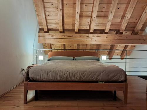 1 queen bed, 2 sofa beds