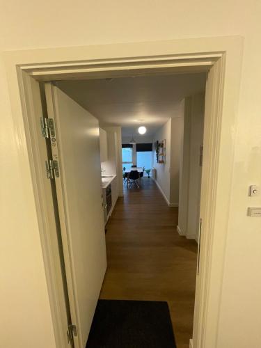  Modern Central Apt with Rooftop, Privat Balcony, & Free Parking,next to Aarhus Attractions in Aarhus
