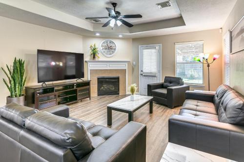 4 Mi to Airport Home in Houston with Yard! in Houston, USA