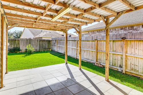 4 Mi to Airport Home in Houston with Yard! in Houston, USA
