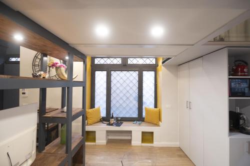 Design and Colorful Loft near Villa Pamphili, Rome (photo 9)