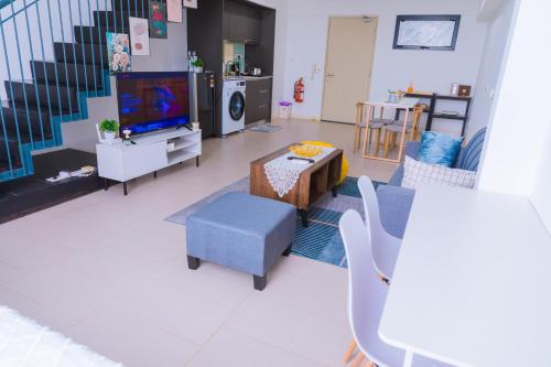 B & B Cozy Duplex Tamarind Square Cyberjaya Room Type - Deluxe Double Room with Extra Bed B & B Cozy Duplex Tamarind Square Cyberjaya Room Type - Deluxe Double Room with Extra Bed