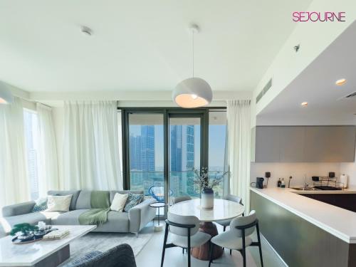 Wonderful 2BR Modernly Forte Tower Downtown, Dubai (foto 8)