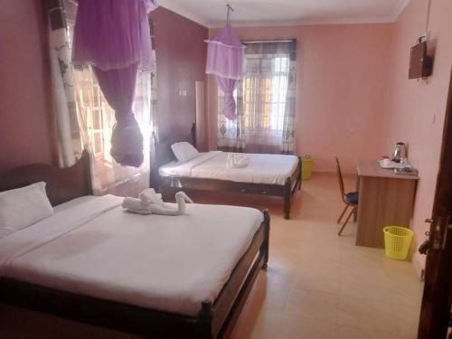 2 double beds
