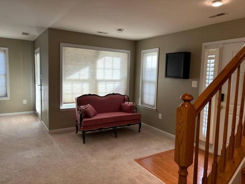 Sunny townhouse 3 bedroom walk to shops in Laurel, USA