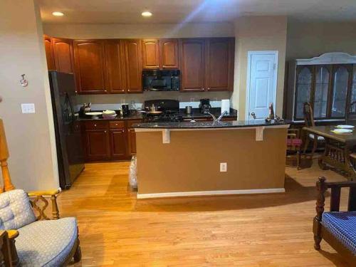 ห้องครัว, Sunny townhouse 3 bedroom walk to shops in ลอเรล (MD)