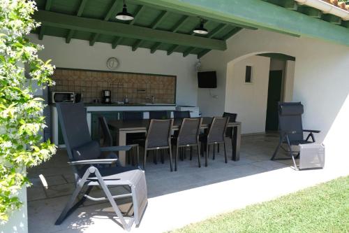 vacation rental with pool and poolhouse close to arles in moulès- sleeps 8 - image 5