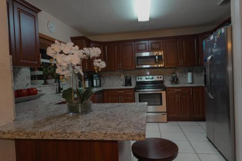 The Miamiville - Hidden Gem with Free Parking in Miami, USA