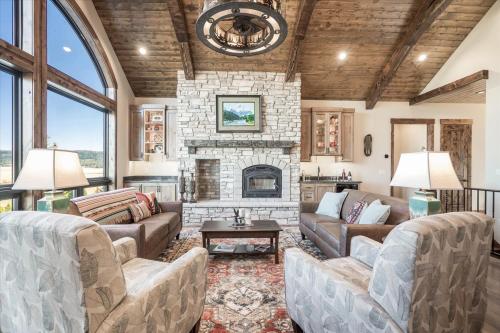 Trumpeter Swan, a spacious 4-bedroom retreat in the serene Henry in Staley Springs, USA