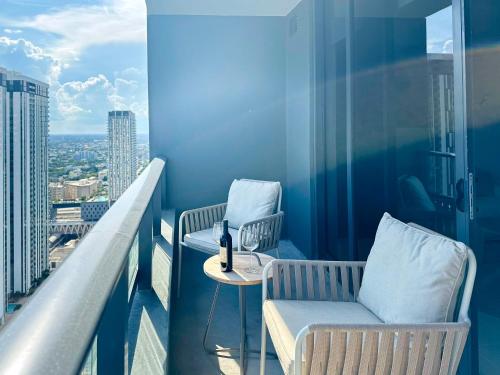 Stylish One Bedroom steps from Kaseya Center & Port of Miami in Miami, USA
