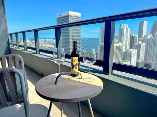 Stylish One Bedroom steps from Kaseya Center & Port of Miami in Miami, USA