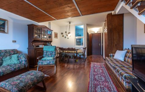 2 Bedroom Cozy Apartment In San Massimo in San Massimo