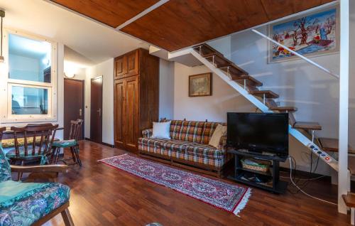 2 Bedroom Cozy Apartment In San Massimo in San Massimo