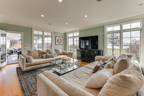 Groton Home Less Than 1 Mi to Beach on Long Island Sound! in Groton, USA
