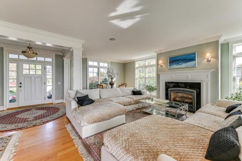 Groton Home Less Than 1 Mi to Beach on Long Island Sound! in Groton, USA