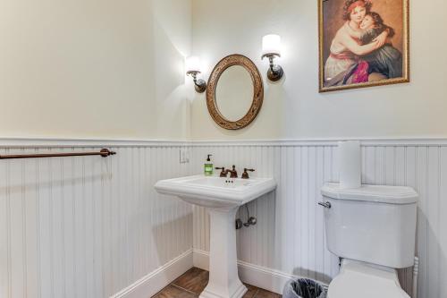 Groton Home Less Than 1 Mi to Beach on Long Island Sound! Groton Home Less Than 1 Mi to Beach on Long Island Sound!