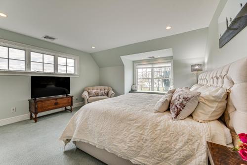 Groton Home Less Than 1 Mi to Beach on Long Island Sound! Groton Home Less Than 1 Mi to Beach on Long Island Sound!