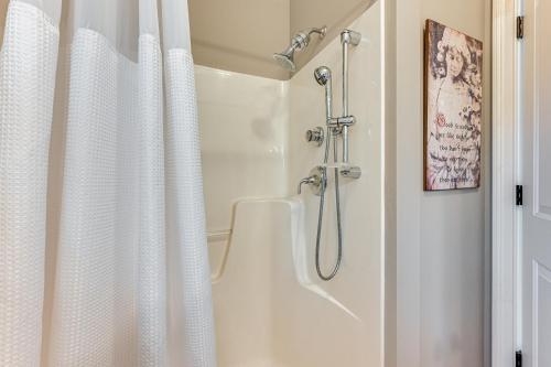 Groton Home Less Than 1 Mi to Beach on Long Island Sound! Groton Home Less Than 1 Mi to Beach on Long Island Sound!