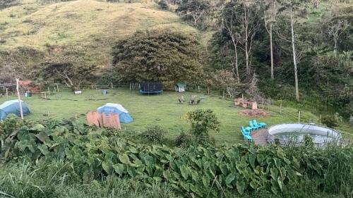 Spēļu laukums, Camping tipo eco-confort Refugio Lancaster in Urrao